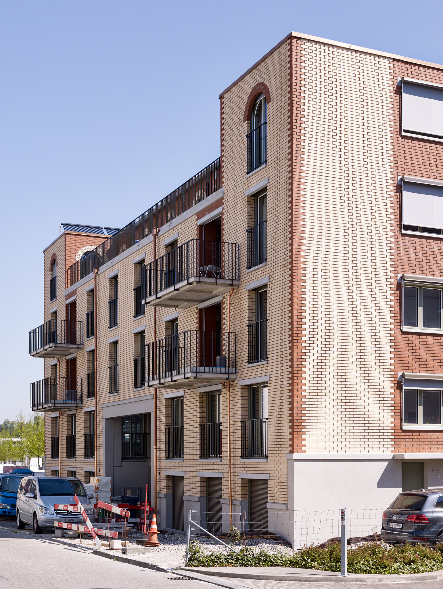 E14534 Alpa 050185p SCREEN